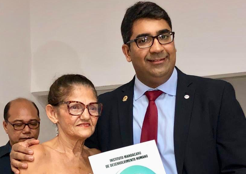 Jean Roubert entrega Certificados de Conclusão dos Cursos Profissionalizantes do Instituto Mandacaru