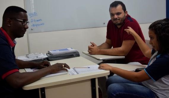 Alunos e familiares participam de prova oral de Inglês do PES – Positivo English Solution