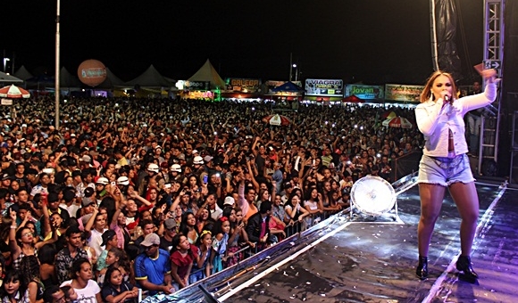 Samyra comandou a 3ª noite do São Pedro do BTN: “Feliz por fazer parte desta festa” (Fotos e Vídeos)