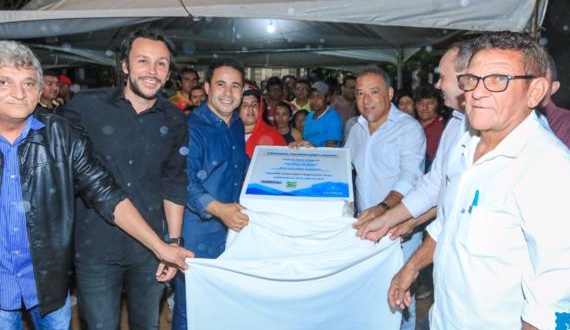 Noite de inaugurações em Glória (BA): Calçamento, nova ambulância, ônibus do TFD e reforma do PSF