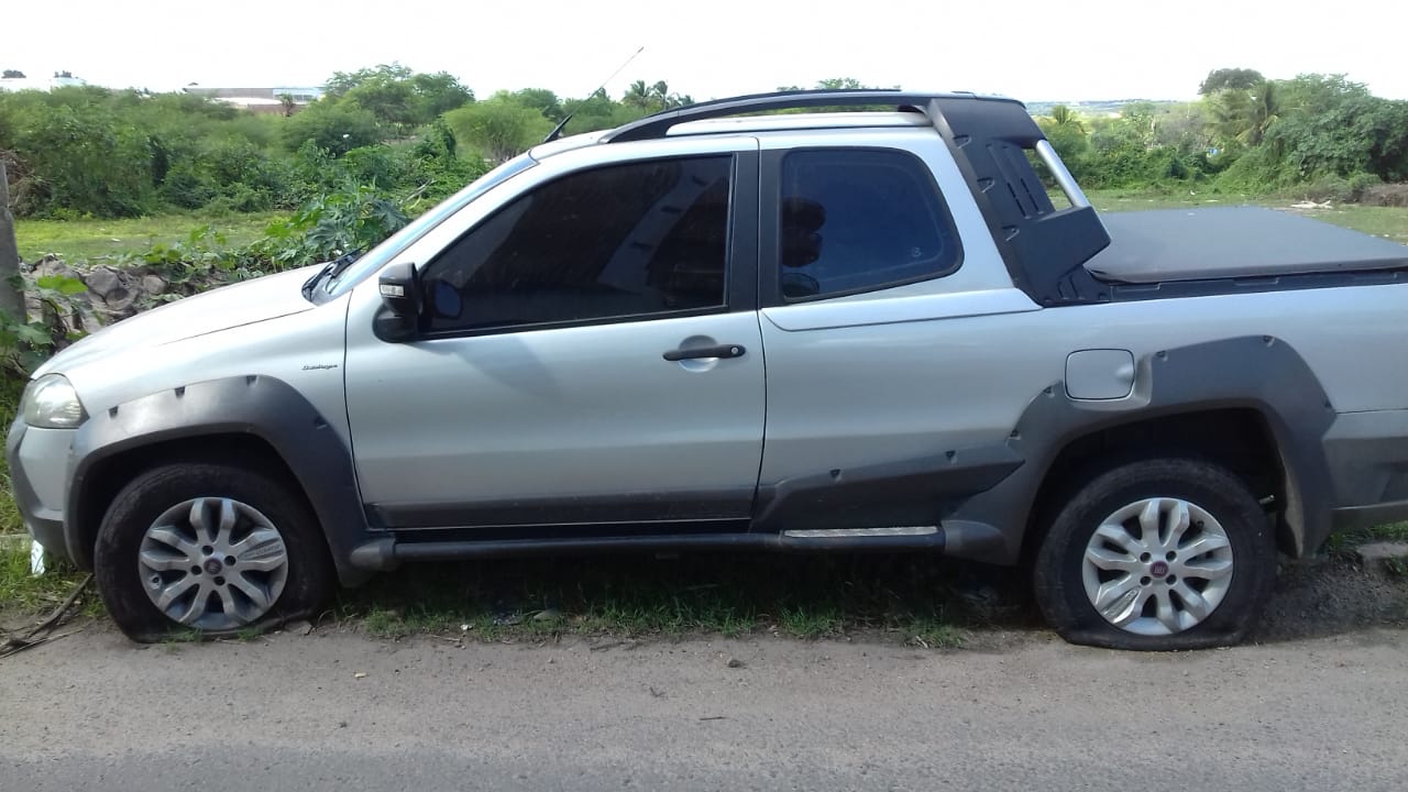 PM recupera veículo suspeito de ser usado em assalto numa Lotérica de Paulo Afonso