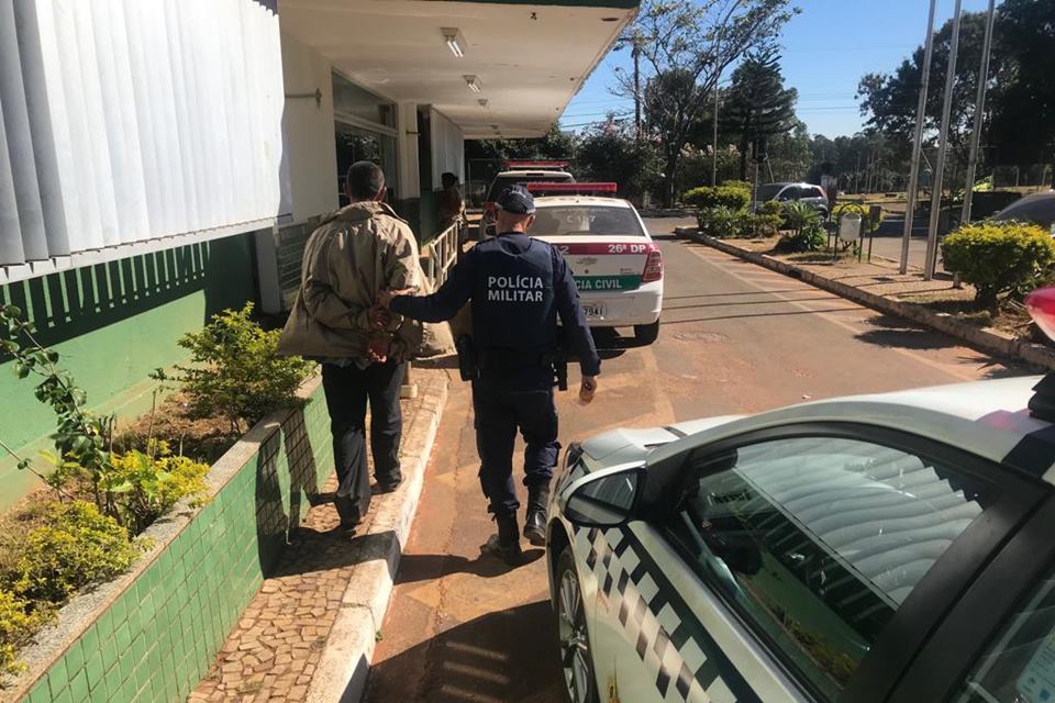 Homem ameaça arrancar bebê da barriga de ex para comê-lo