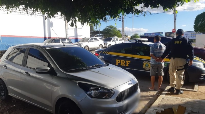 Em Paulo Afonso, PRF apreende veículo roubado em Salvador