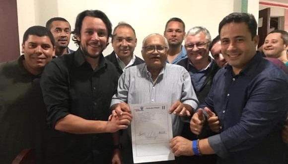 Agora é oficial! Mário Júnior e David Cavalcanti abonam filiação do ex-prefeito Policarpo no PP de Glória