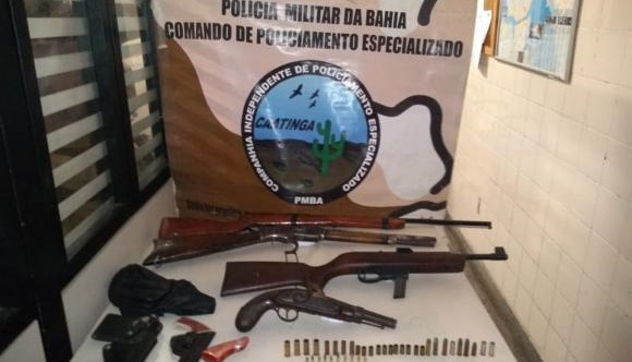 PM captura bandido com armas e munições em Chorrochó