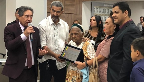 Inocência Vieira de Jesus recebe, aos 113 anos, o título de Cidadã Pauloafonsina