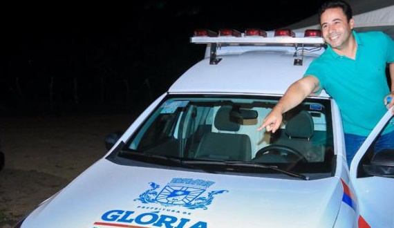 Em dia de festa e futebol, prefeitura de Glória-BA entrega ambulância à comunidade da beira do rio