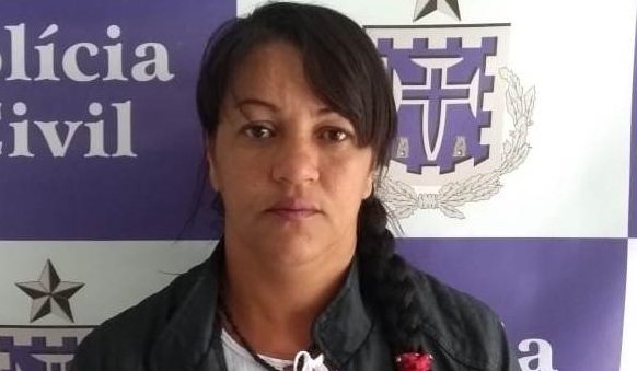 Mulher tem mandado cumprido por uso de arma de fogo de uso restrito em Paulo Afonso