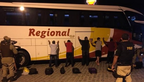 Copa Vela: Operação conjunta entre PM e PRF busca inibir entrada de drogas em Paulo Afonso