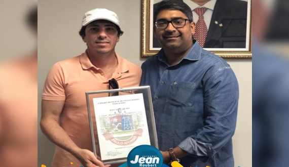 Jean Roubert homenageia velejador Alexandre Lessa