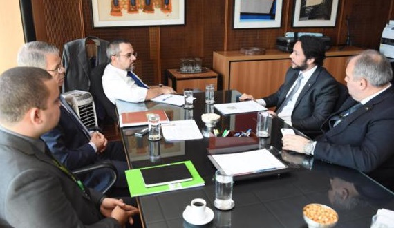 Mário Júnior se reúne com ministro da Educação e Ebserh sobre o Hospital Nair Alves de Souza