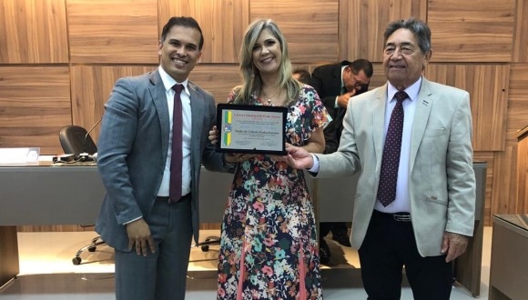 “Me senti honrada e muito feliz”, diz delegada Juliana Fontes ao receber o título de cidadã de Paulo Afonso
