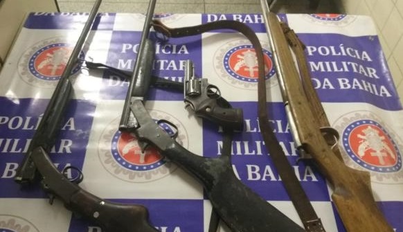 Policiais Militares apreendem homens com armas de fogo em povoado de Paulo Afonso