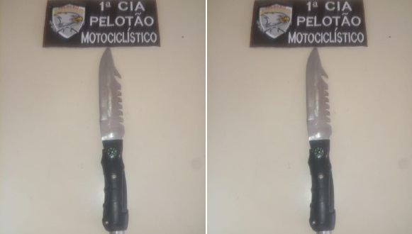 Homem é preso após ameaçar pessoas com um faca peixeira no Mercado CEAPA em Paulo Afonso