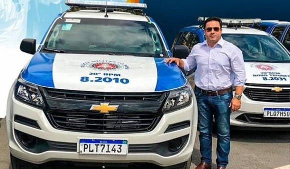 Prefeito David Cavalcanti comemora chegada de nova viatura da PM em Glória (BA)