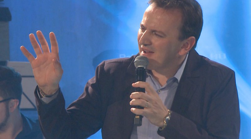 Padre Ezequiel dedica música a Gugu: “Mais uma estrelinha no céu”