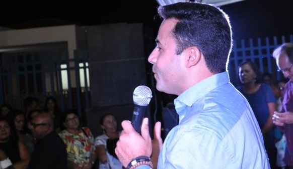 Prefeito de Glória (BA) David Cavalcanti reduz o próprio salário, do vice e secretários em 25%