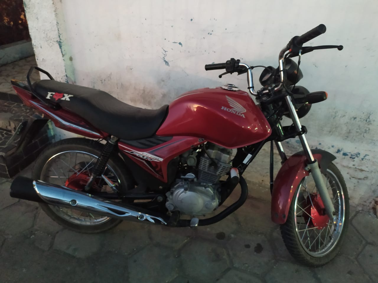 Motocicleta com placa de Paulo Afonso e com restrição de roubo é apreendida em Delmiro Gouveia