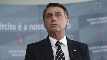 Bolsonaro aumenta jornada de trabalho para bancários; agências funcionarão aos sábados