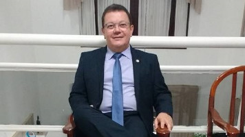 À Angiquinho FM, Celso Brito confirma pré-candidatura a vereador apoiando reeleição de Luiz de Deus