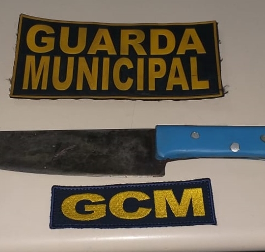 Após ameaçar populares com faca, homem é preso pela GCM