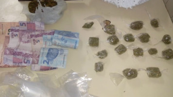 PM flagra tráfico de drogas e corrupção de menores no bairro Perpétuo Socorro, em Paulo Afonso