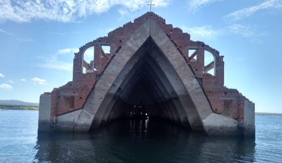 Visite a Ilha de Rarrá + passeio de catamarã + banho + igreja submersa + almoço (neste domingo)