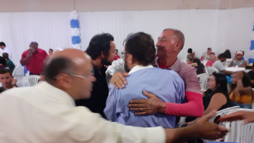 Após não a Luiz de Deus, Zezinho marca presença no evento de filiação de Raimundo Caires no PP