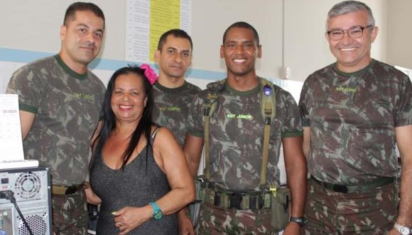Em Paulo Afonso, a “Gaga de Ilhéus” faz visita ao quartel da 1ª Companhia de Infantaria