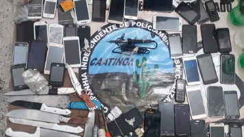 58 celulares, 10 facas e drogas são encontrados durante revista no presídio de Paulo Afonso