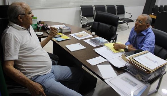 Entrevista exclusiva com o prefeito Luiz de Deus – um papo em francês. Por Francisco Nery Júnior
