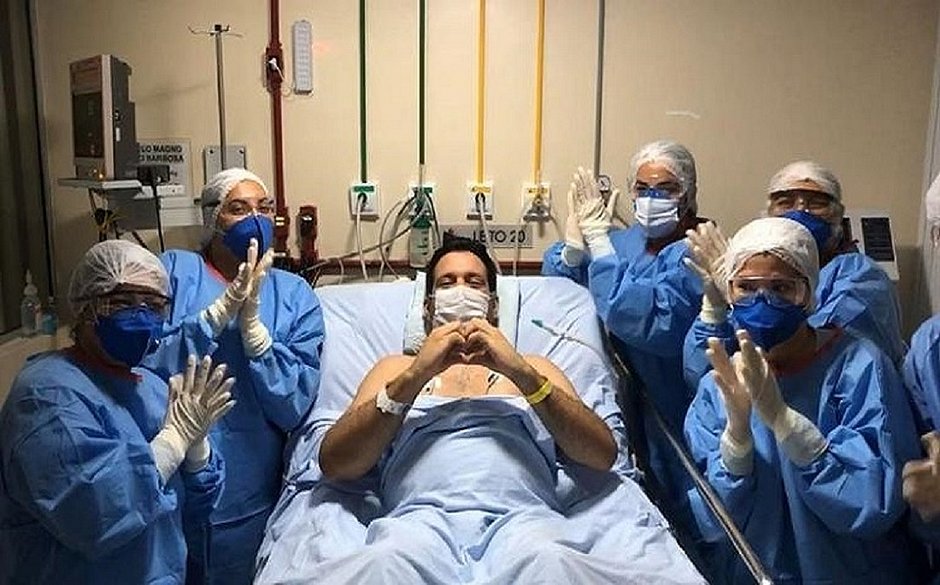 Apresentador do JN com Covid-19 comemora melhora e já respira sem ajuda de aparelhos