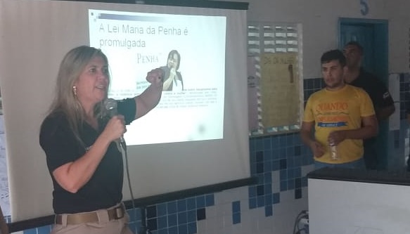PC vai à escola da área rural de PA e fala aos meninos “Ninguém quer separar os pais, às vezes é preciso”