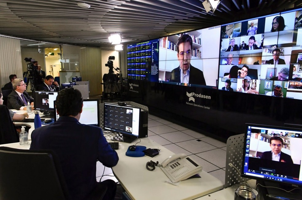 Senado aprova projeto que prevê R$ 600 mensais a trabalhadores informais; veja quem tem direito