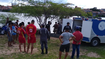Corpo é resgatado pelos Bombeiros após aparecer boiando no Canal da PA-IV em Paulo Afonso