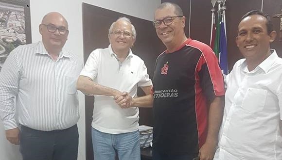 “Quem está comigo tem tudo”: Val confirma apoio de vereador que revelou ultimato de Luiz de Deus para aprovar projeto da Embasa