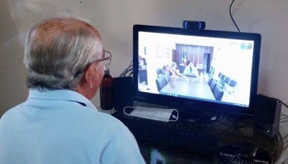 Após ser criticado por ausência em meio à crise da pandemia, Luiz de Deus posta no insta: “Estou aqui”