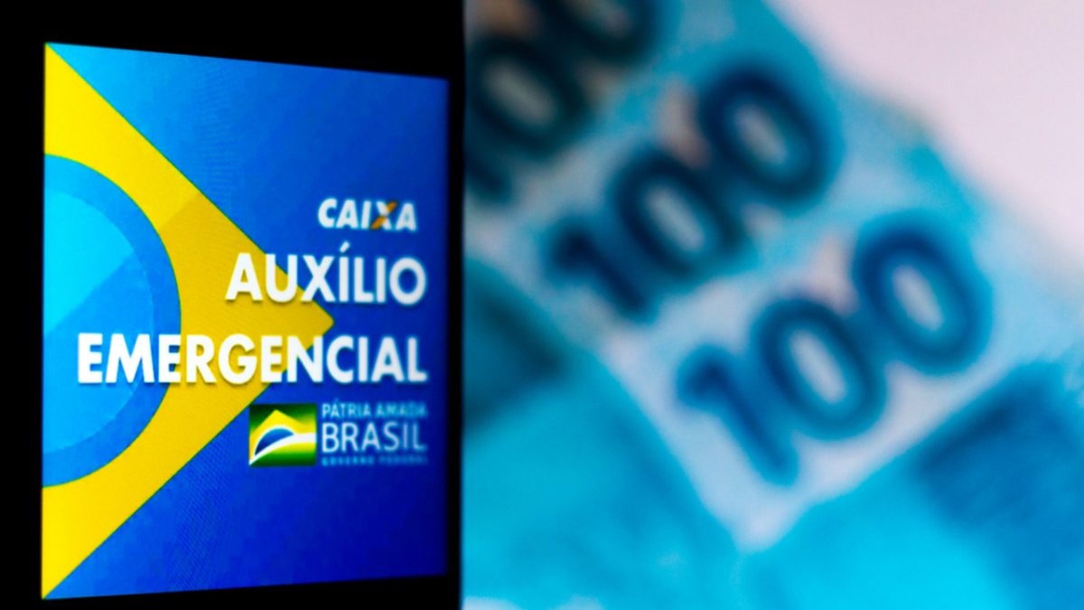 Governo volta atrás e não vai antecipar pagamento da 2ª parcela do auxílio