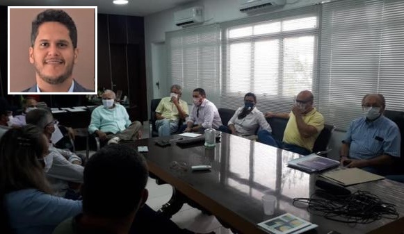 Luiz de Deus deixa quarentena, reúne equipe e apresenta novo secretário filho de deputado do PT