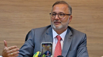 Secretário da Bahia sugere termo de renúncia a leitos de UTI a quem é contra isolamento