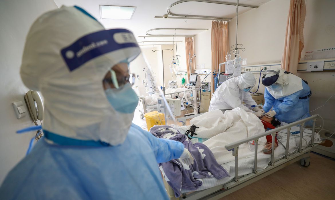 Brasil registra pela 1ª vez mais de 1 mil mortes em 24 horas; 17.971 óbitos por Covid-19