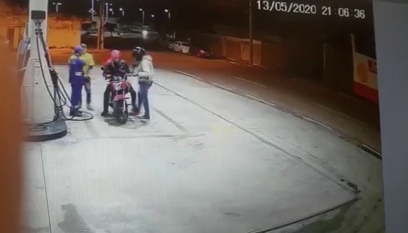 Paulo Afonso: Vídeo mostra momento em que dupla assalta posto de combustíveis