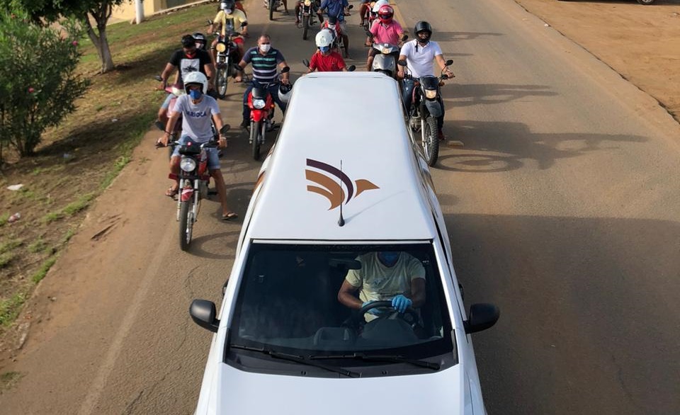 Apenas 20 familiares do ex-prefeito Galindo acompanham sepultamento em Canindé