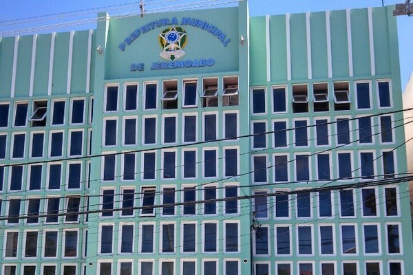 Prefeito de Jeremoabo é denunciado ao MPE por nepotismo