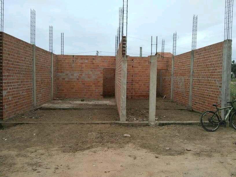 Vende-se terreno todo no radier no Siriema 1