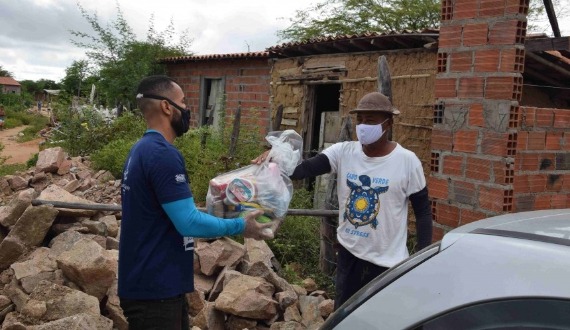 Em parceria, ações sociais doam 700kg de alimentos e mais de 2 mil itens de higiene
