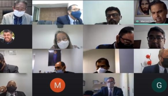 Músico canta Gonzaguinha para protestar contra 9 vereadores ligados a Luiz de Deus: “O homem não tem honra…”