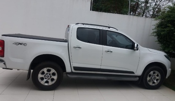 Oportunidade de negócio imperdível! Vende-se S10, ano 2013, a diesel e automática