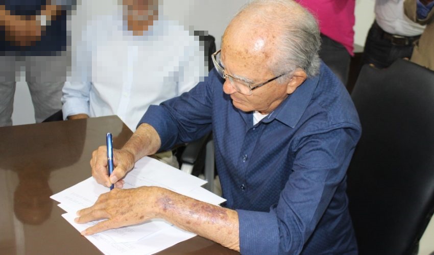 Prefeito Luiz de Deus contrata empresa por R$ 705 mil para construir uma praça no BTN