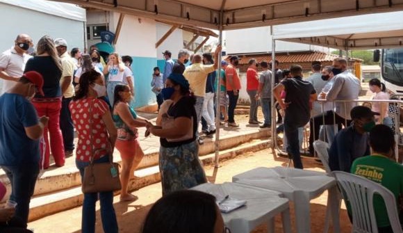 Comerciantes se revoltam após aglomeração promovida pela prefeitura: “A nós, os decretos. A eles, a esbórnia”